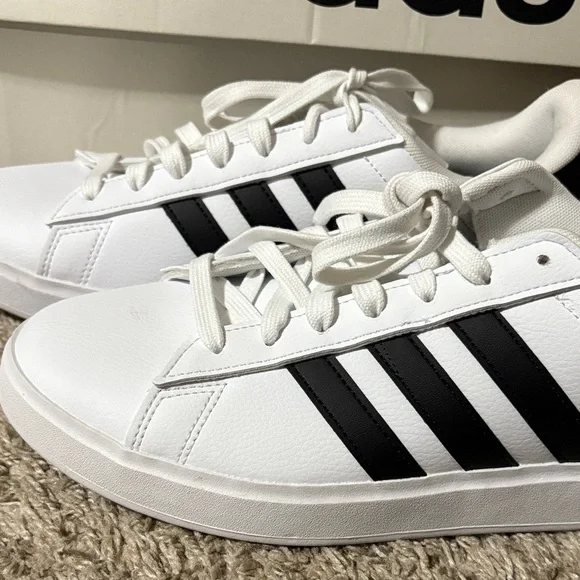 Adidas Classic White and Black Shoes - Picture 3 of 11